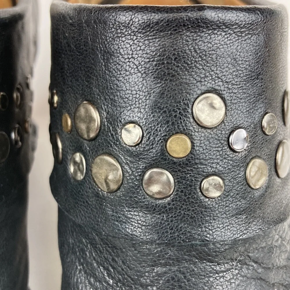 Sofft Women’s Leather Studded Stacked Heel Bootie sz 6.5